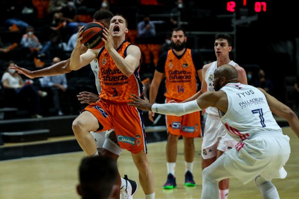 El Valencia se medirá por quinta vez en Copa al Madrid tras cuatro derrotas
