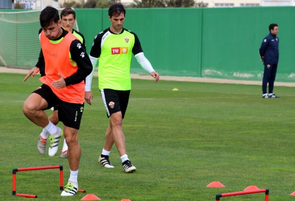 El Elche regresa a los entrenamientos pero con ausencias