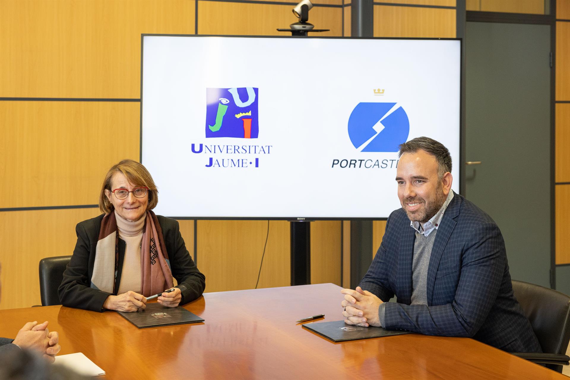 La rectora de la Universitat Jaume I, Eva Alcón, y el presidente de la Autoridad Portuaria de Castellón, Rafa Simó. Foto: UJI - 