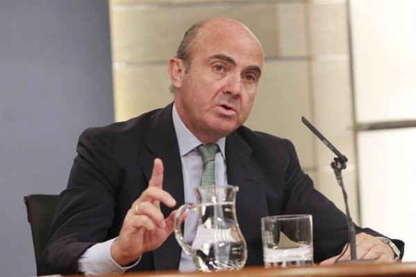 De Guindos aprueba el 'semáforo' de riesgos financieros