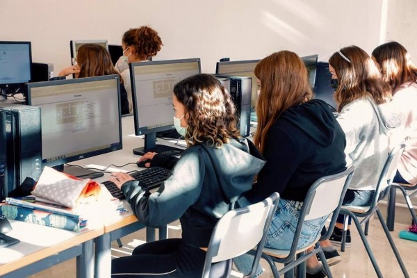 Los centros educativos de enseñanza obligatoria de la Comunitat dispondrán de redes wifi