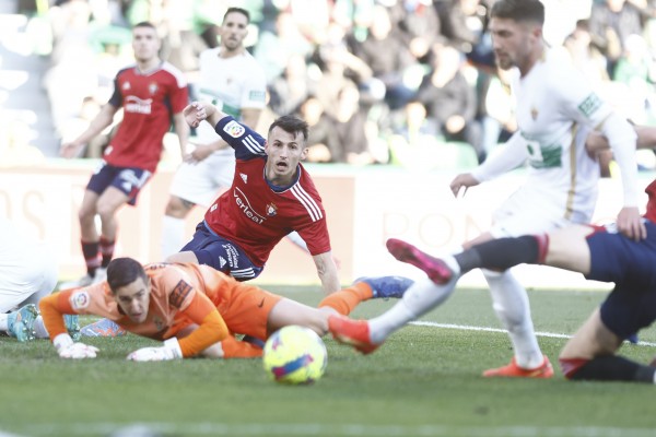 El Osasuna manda en Elche al descanso con un gol de 'Chimy' Ávila