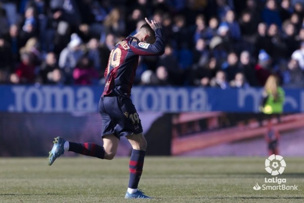 Rober Ibáñez amortigua el frenazo del Levante