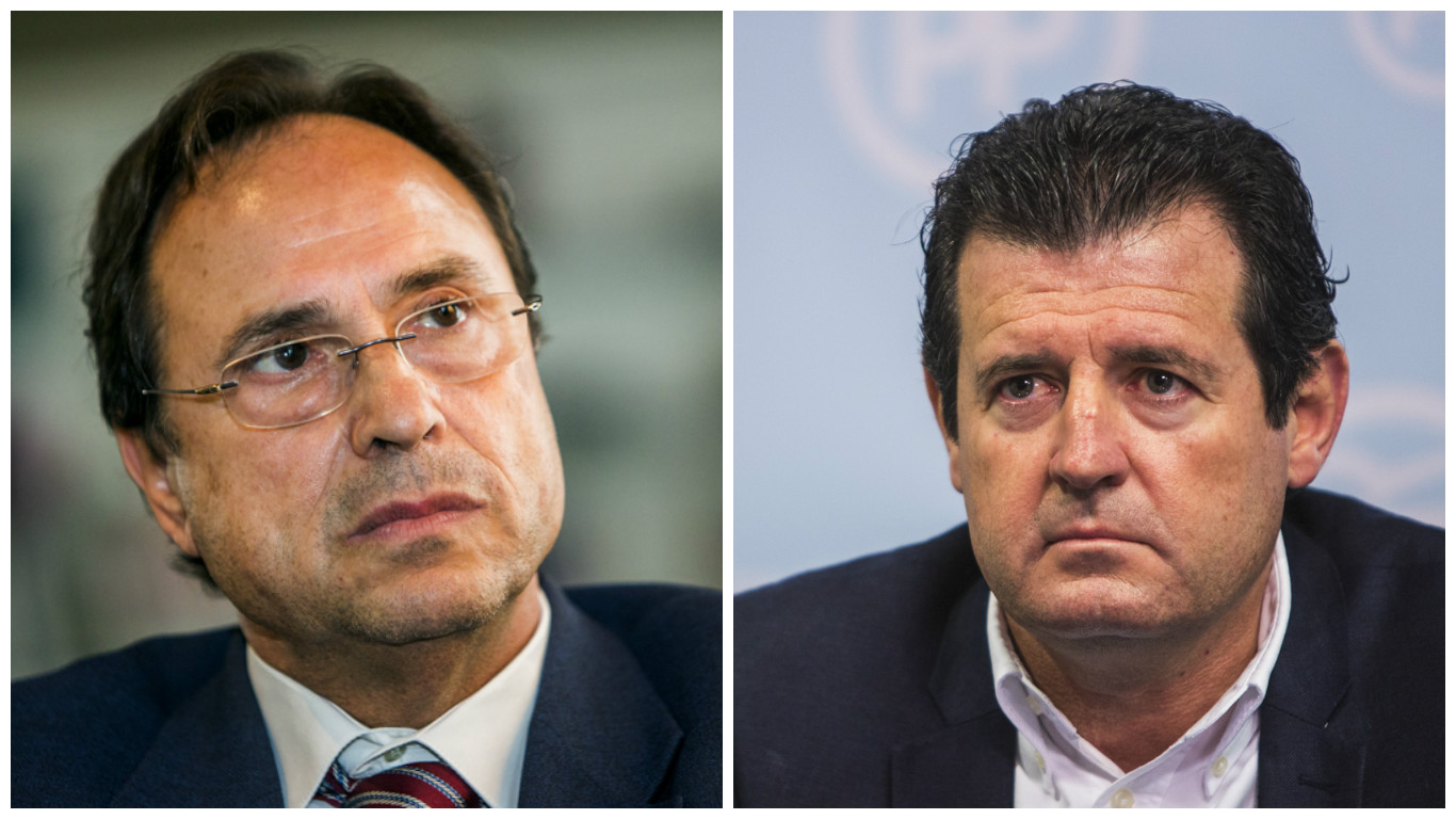 El conseller de Hacienda, Vicent Soler, y el diputado del PP, José Císcar. Foto: EVA MAÑEZ  - 