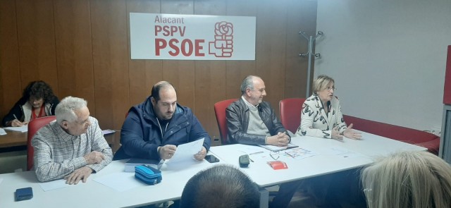 Primera ejecutiva del PSOE con Barceló para explicar su postura sobre las cuentas del bipartito