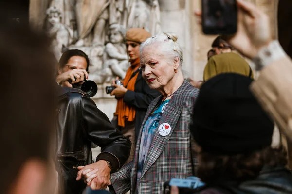 Isabel II, Vivienne Westwood y un país que se quedó sin dos de sus iconos de estilo