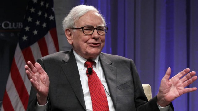 Warren Buffett apoyó a Hillary Clinton pero se está 'forrando' con Donald Trump