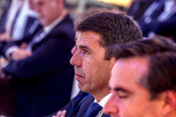 Mazón insta a la cautela ante los juicios a Camps y Rus y recuerda el archivo de causas al expresidente