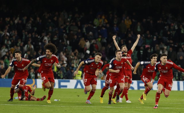 Bajas en el Elche para recibir al Osasuna, un equipo que cotiza al alza