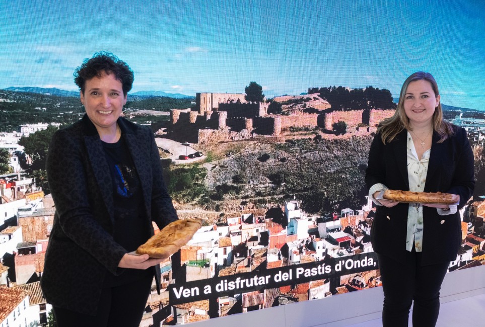 La alcaldesa de Onda, Carmina Ballester, y la Teniente de Alcalde del área de Promoción Económica, María Baila - 