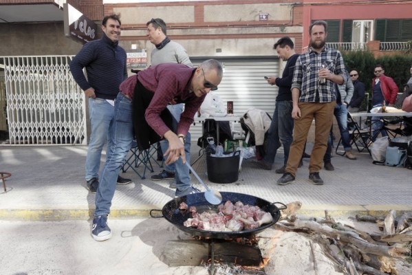 Benicàssim calienta los fogones después de dos años sin el día de las Paellas