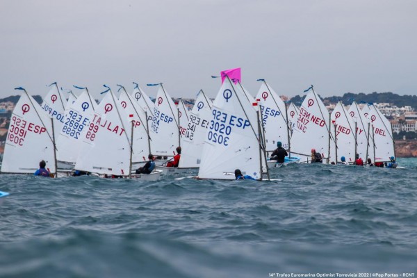 El XV Trofeo Euromarina Optimist Torrevieja cierra su inscripción con 426 regatistas