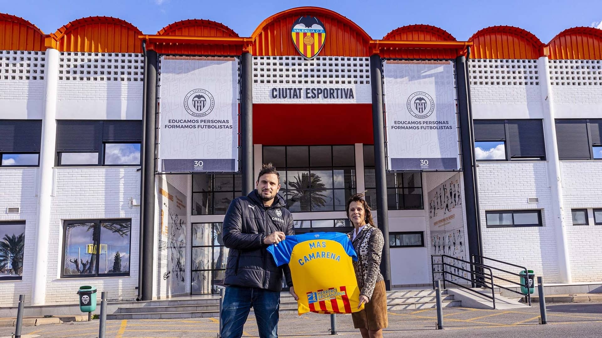 El Colegio Mas Camarena  se convierte en 'partner' educativo oficial de la Academia del Valencia CF