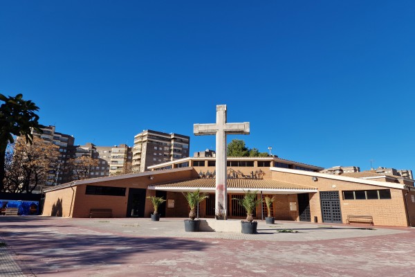 Vainsa retira el encofrado de la cruz en la iglesia y prevé retomar 
