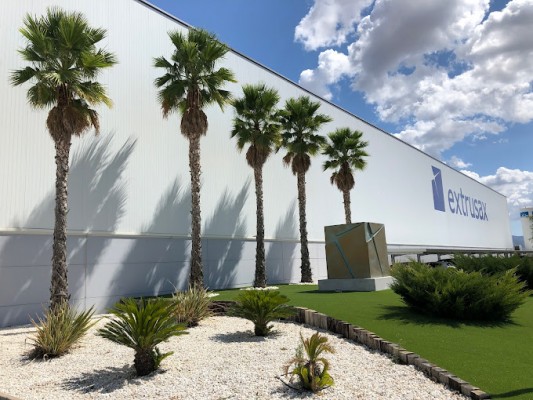 Extrusax dispara su facturación un 46% por el precio del aluminio y gana 4,37 millones