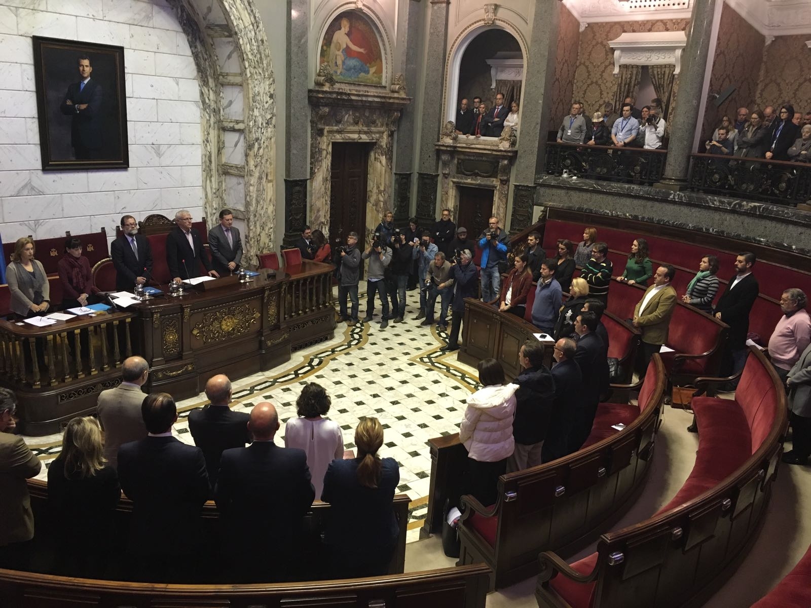 Minuto de silencio en el Ayuntamiento . Foto: VP - 