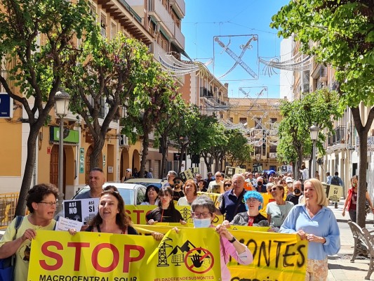 Colectivos del Vinalopó protestarán en València contra la proliferación de fotovoltaicas en la comarca