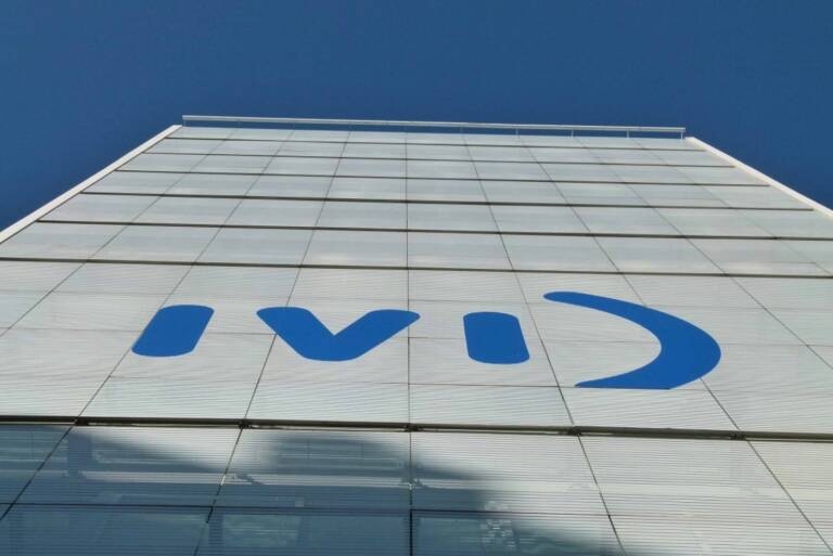 La CNMC aprueba con compromisos la compra de IVI por parte de KKR
