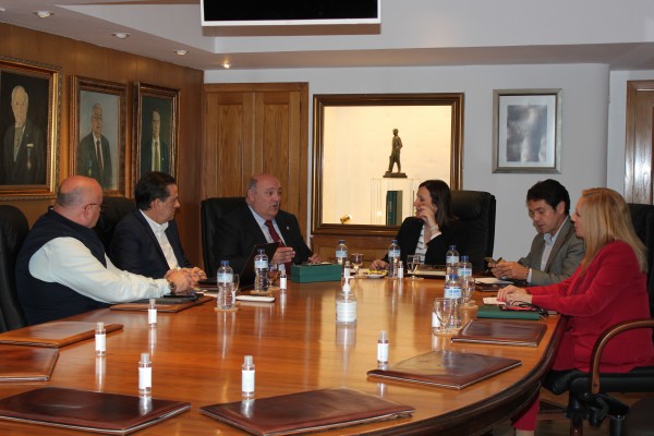 Maria José Catalá visita el Colegio Oficial de Agentes Comerciales de Valencia 