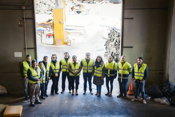 Una delegación de Ecuador visita la planta de reciclaje de Girsa en Picassent
