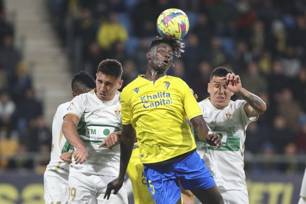 Competición se declara incompetente para resolver la impugnación del Cádiz de su partido con el Elche