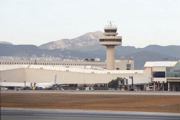 En libertad los 22 migrantes huidos de un avión en Palma por la reforma del delito de sedición