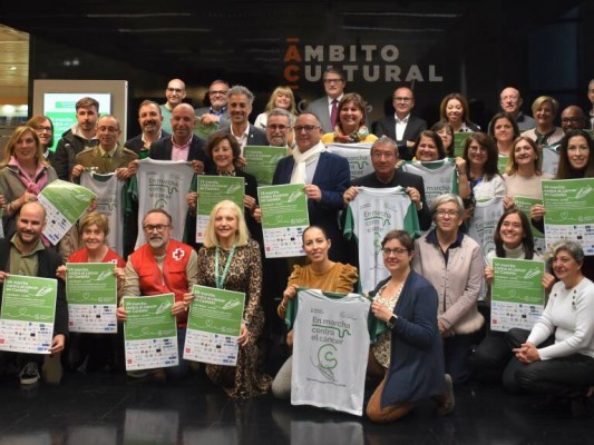 Castelló se pone zapatillas para cruzar la meta en la marcha contra el cáncer