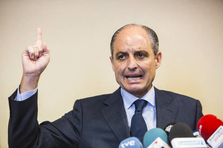 Camps se muestra muy apenado y recuerda que defendió a Barberá cuando 