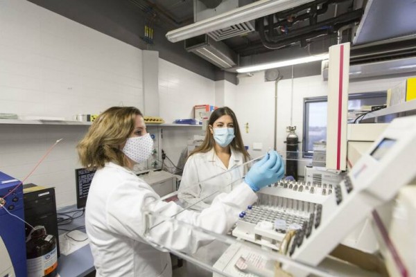 La UJI dobla su apuesta por el talento investigador de Ucrania con ayudas de hasta 40.000 euros