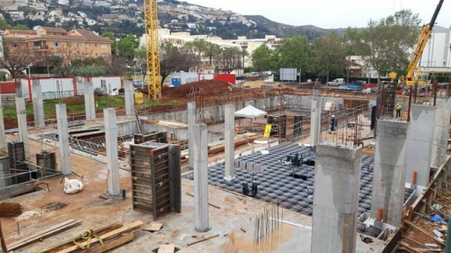 Vilor espera desde hace ocho meses que Xàbia fije el aumento del coste de la piscina para acabarla

