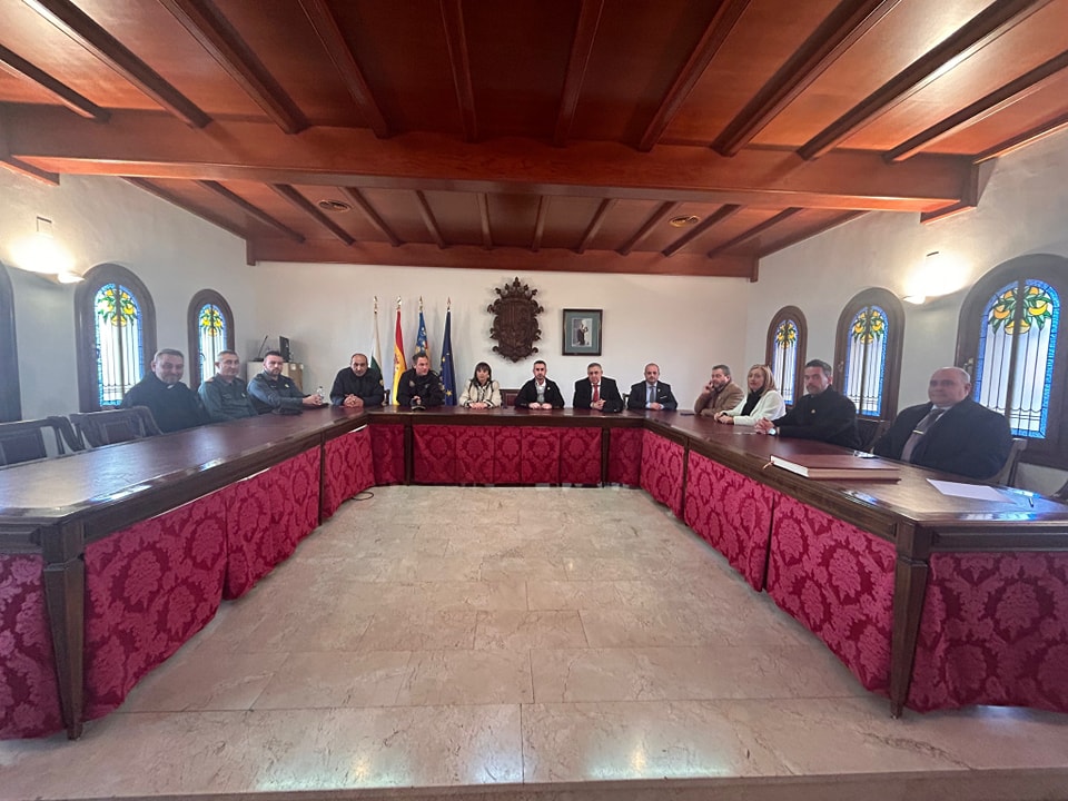 Canals pospone sus Fogueres de Sant Antoni por viento hasta el fin de semana
