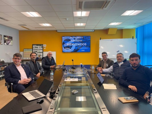 Almussafes explora en Navarra fórmulas para su diversificación industrial
