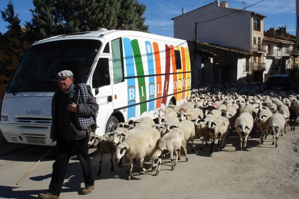 Un bus para llevar libros donde no llegan las bibliotecas
