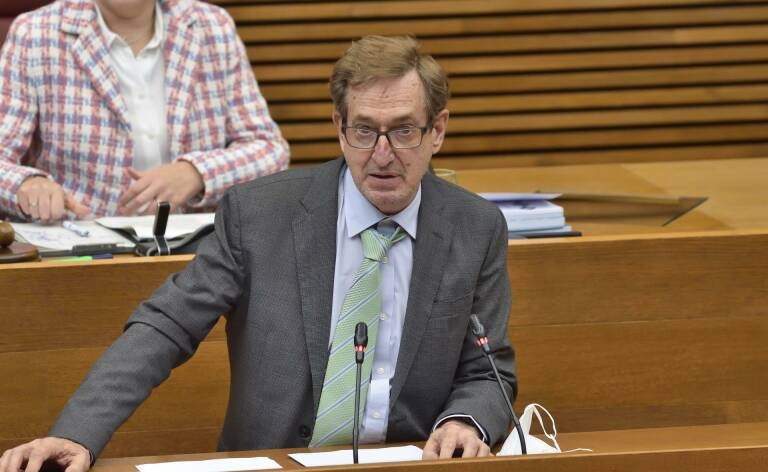 La Conselleria de Sanidad analiza las 42 peticiones del CESM y espera un acuerdo