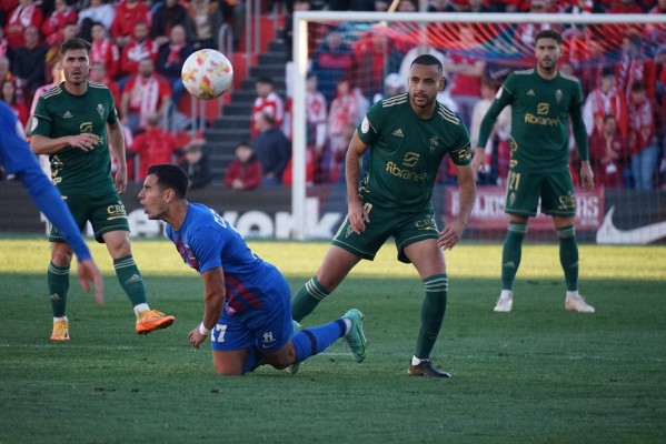 El Murcia es quinto en Primera RFEF y el Yeclano y el Mar Menor son de promoción en Segunda RFEF 