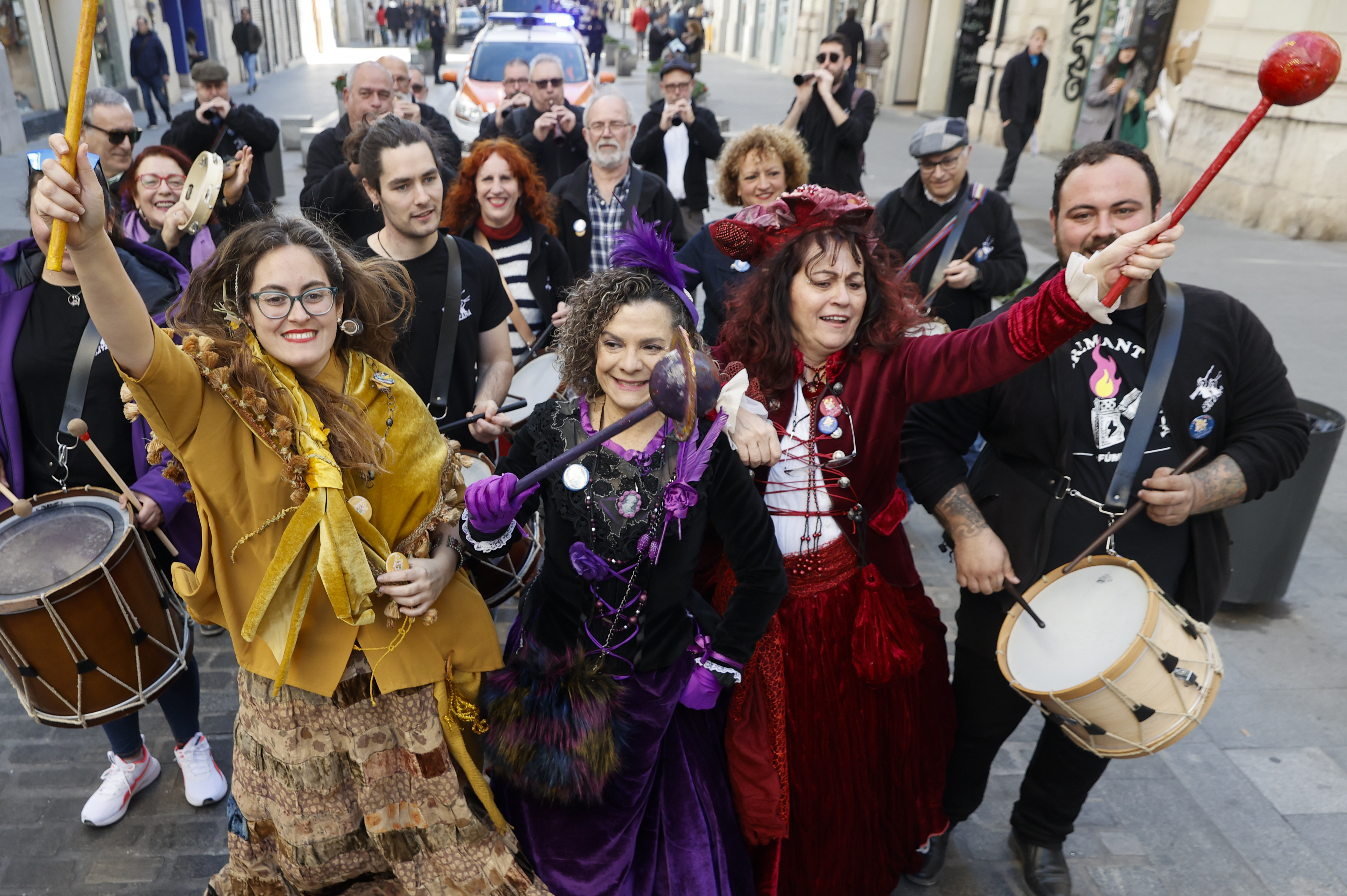 València celebra la octava edición de la cabalgata de magas bajo el lema 
