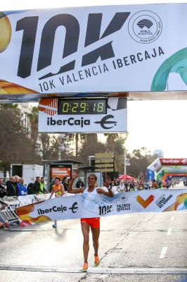 Un 10K Valencia Ibercaja con 10.000 corredores logra la segunda mejor marca de la historia en mujeres 
