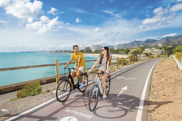 Benicàssim llega a Fitur con el reto de superar los 55 millones de euros que el turismo ha generado en 2022