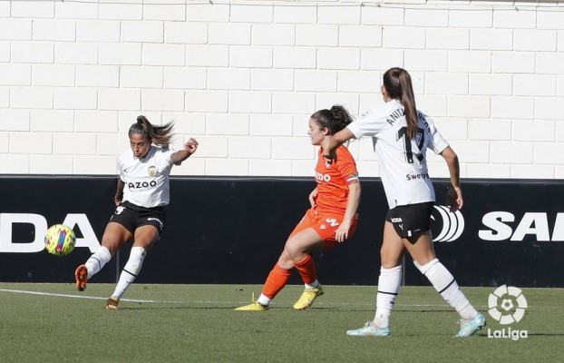 El Valencia corta su mala racha contra la Real Sociedad