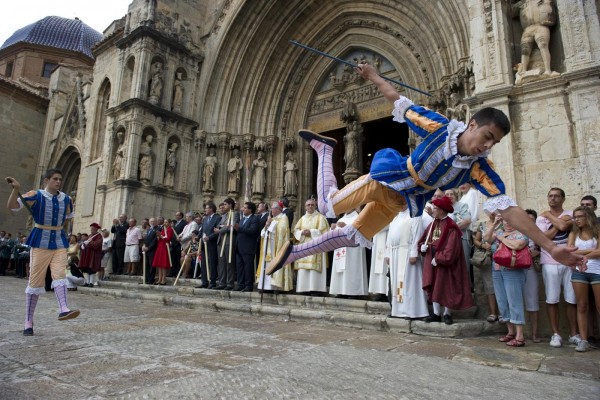 Quan el folklore inunda la realitat