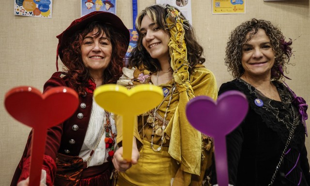 Renuncia una de las Magues de Gener para 