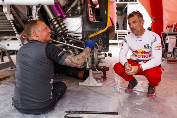 Loeb, sexta victoria consecutiva, récord del Dakar; Al-Attiyah roza el Touareg
