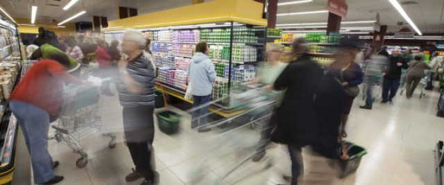 Mercadona y Consum, entre los supermercados que más pagan a sus empleados