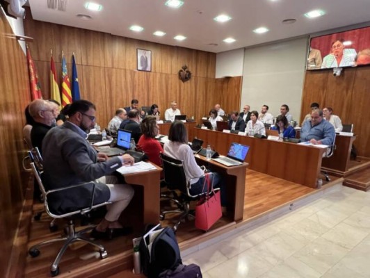 Orihuela llevará al pleno el convenio para crear una oficina Xaloc tras tener que renunciar al anterior