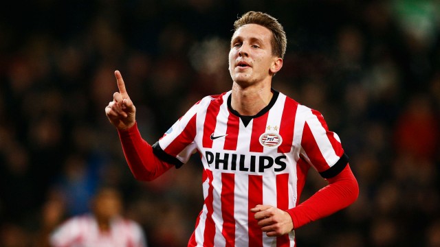 Luuk De Jong, un'9' puro encima de la mesa del Valencia CF