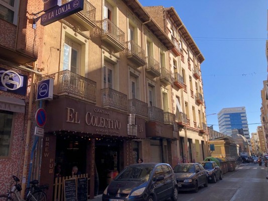 Los pisos turísticos crecen en el Ensanche de Alicante: planean un bloque de 14 tras el Mercado