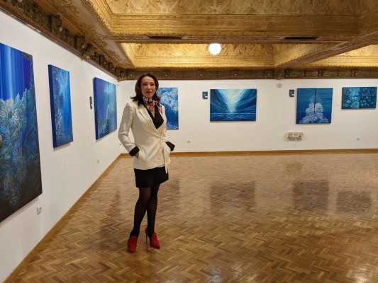 ¿Cómo es 'el alma del mar'? Alba Cucharero la pinta en su exposición de nombre homónimo