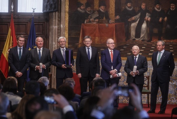 Los impulsores del Estatut reciben 