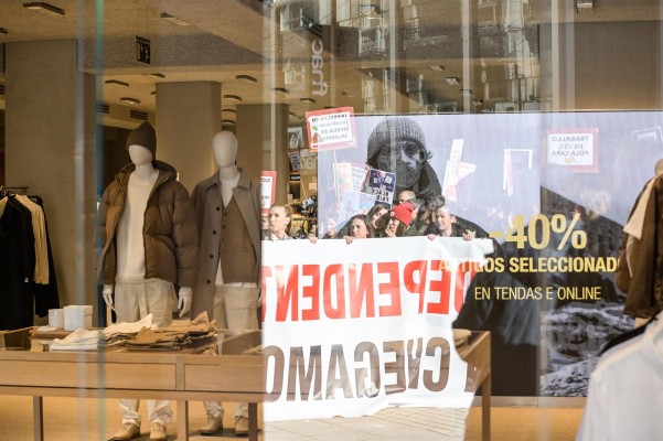 Empleados de Inditex protestan en València por un reparto equitativo e igualitario de los beneficios