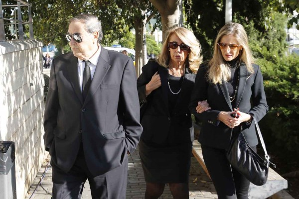 Representantes políticos y sociales acuden al tanatorio a despedir a Rita Barberá